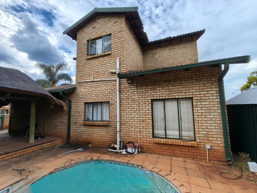 3 Bedroom Property for Sale in Protea Park North West